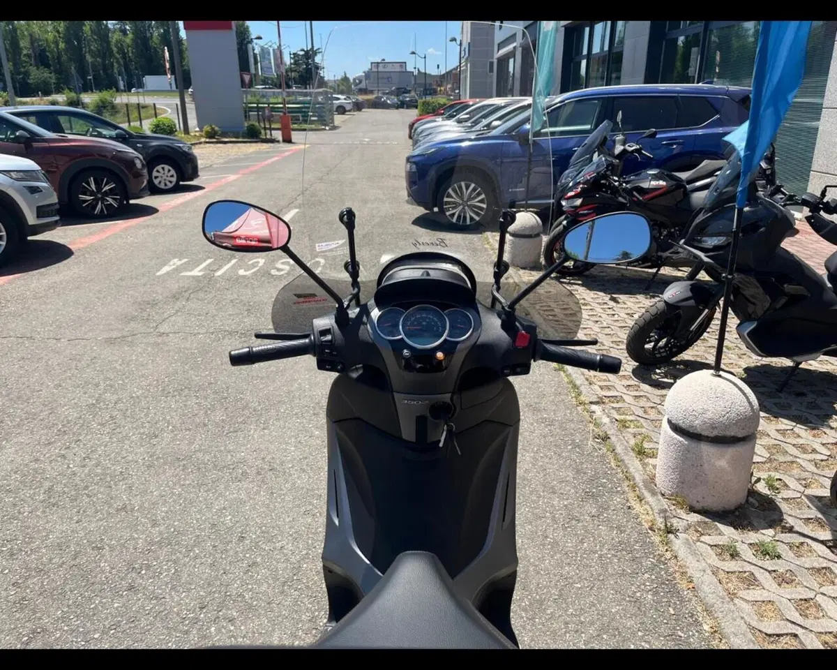 Piaggio Beverly 350 SportTouring ie ABS (2011 - 17) (13)