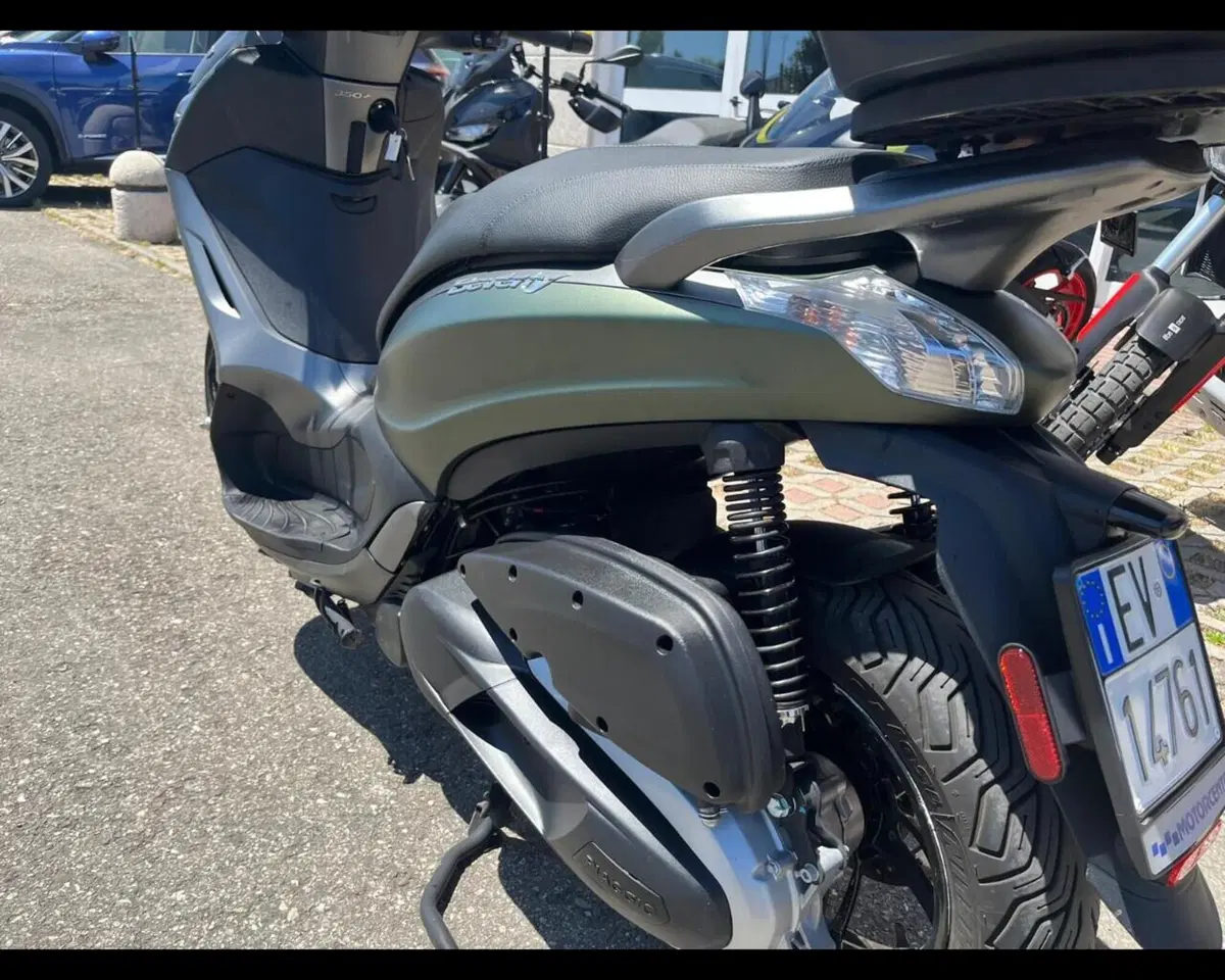 Piaggio Beverly 350 SportTouring ie ABS (2011 - 17) (12)
