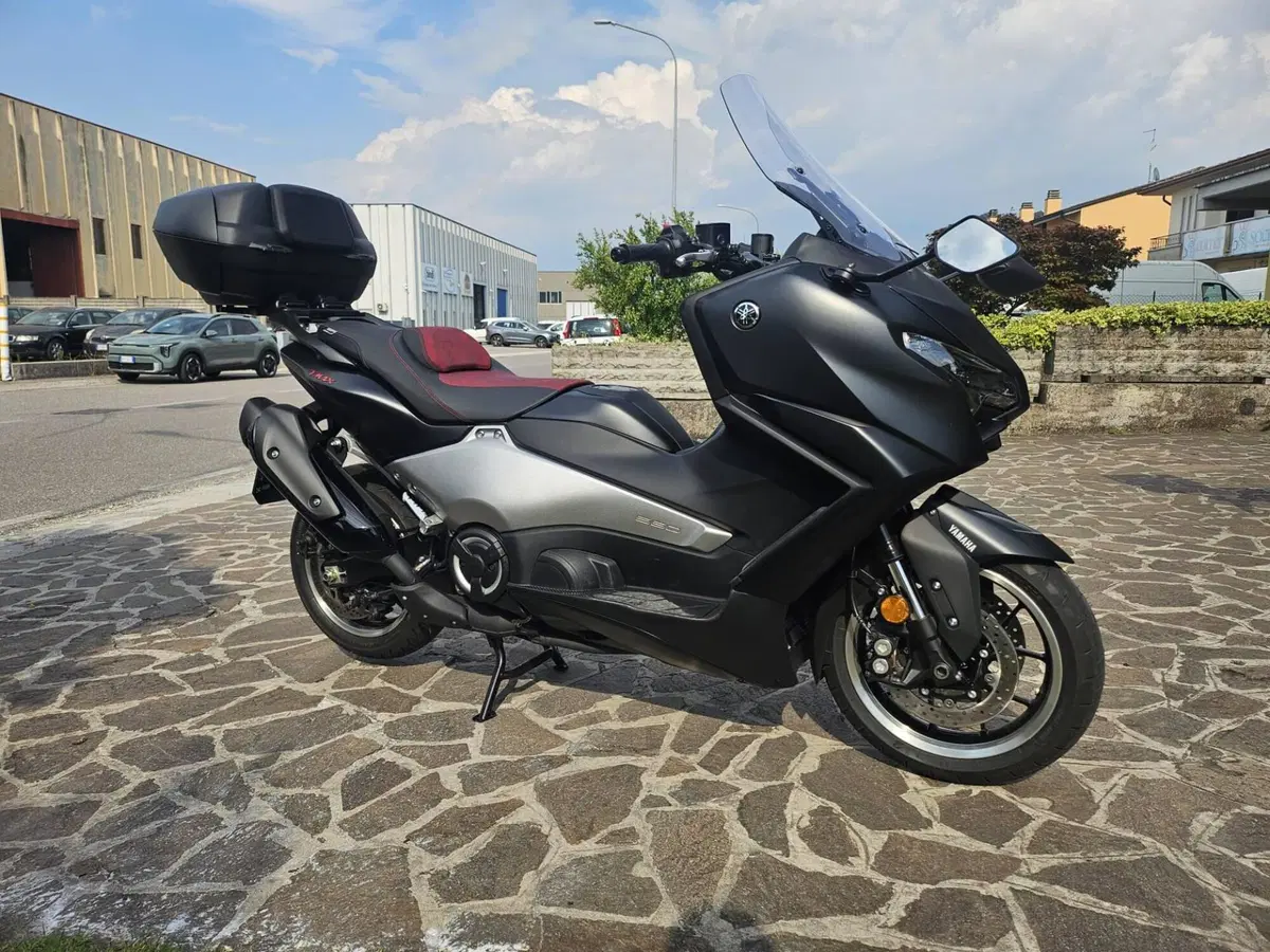 Yamaha T-Max 560 25th Anniversary (2026) (2)
