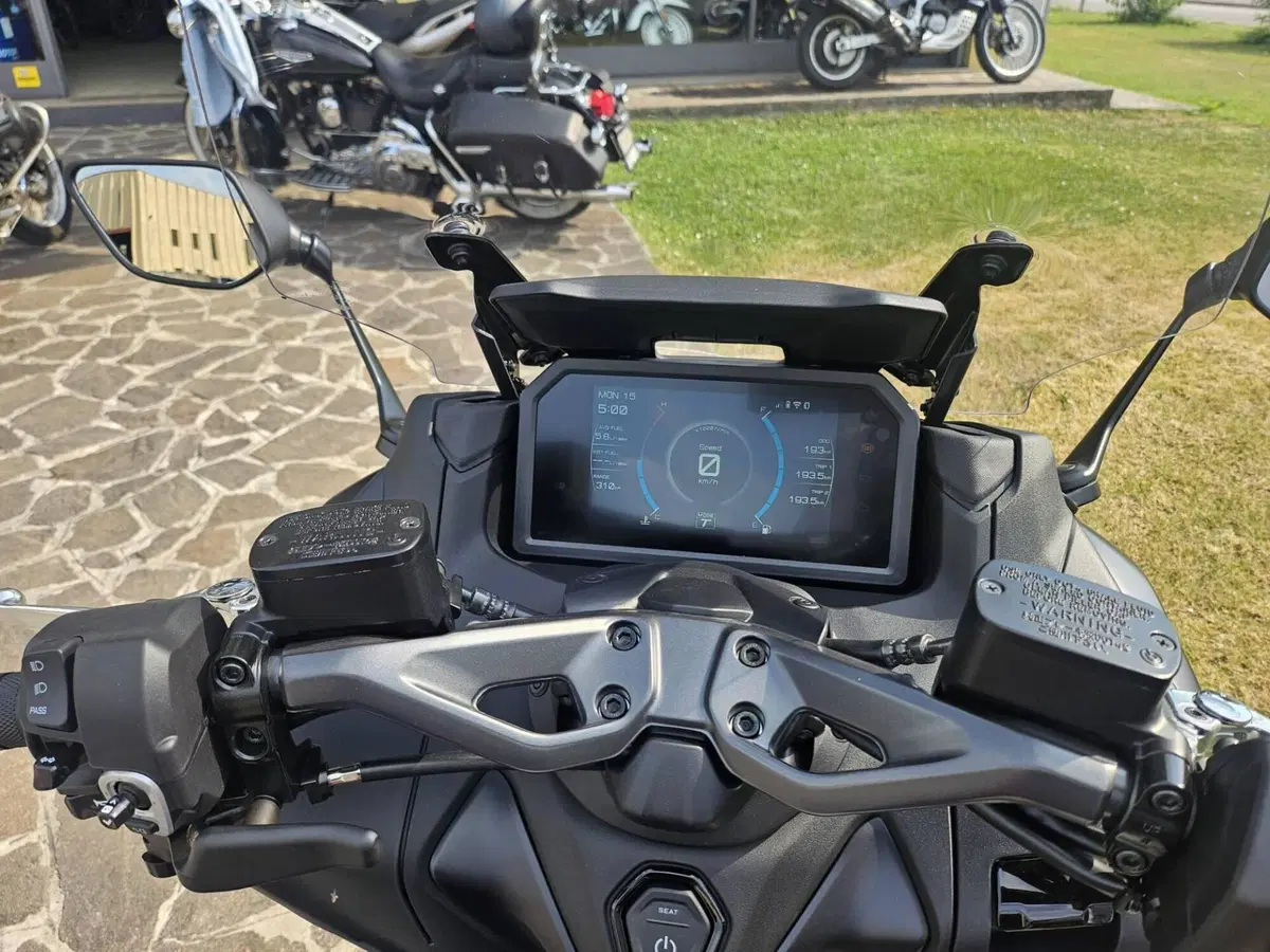 Yamaha T-Max 560 25th Anniversary (2026) (3)
