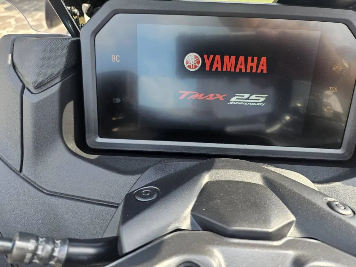 Yamaha T-Max 560 25th Anniversary (2026) (5)