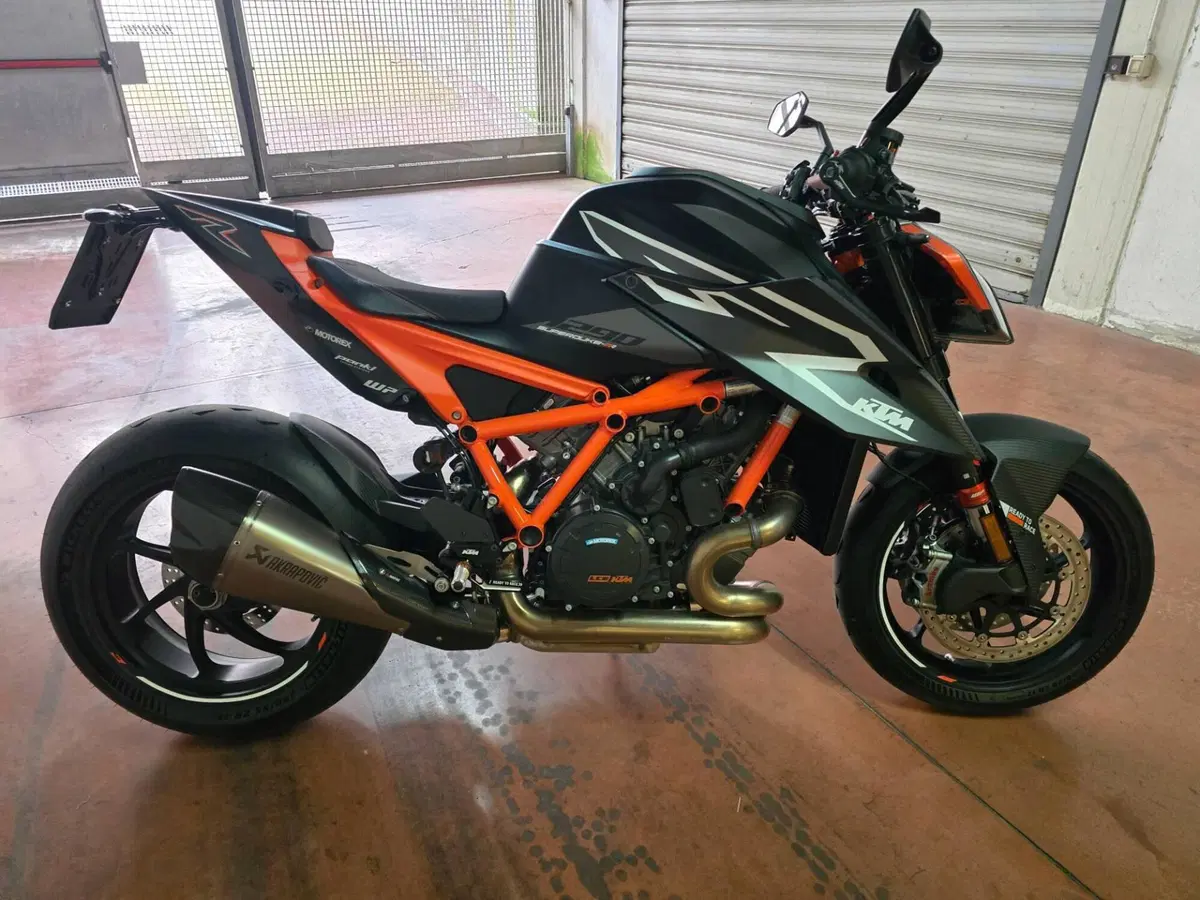 KTM 1290 Super Duke RR (2023) (6)