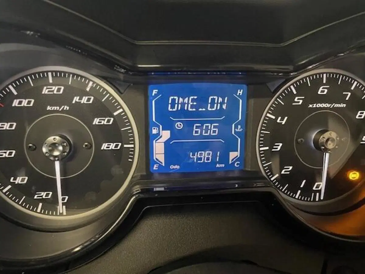 Yamaha X-Max 400 Tech Max (2020) (5)