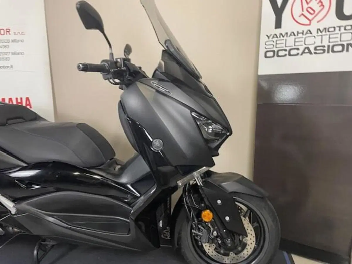 Yamaha X-Max 400 Tech Max (2020) (2)