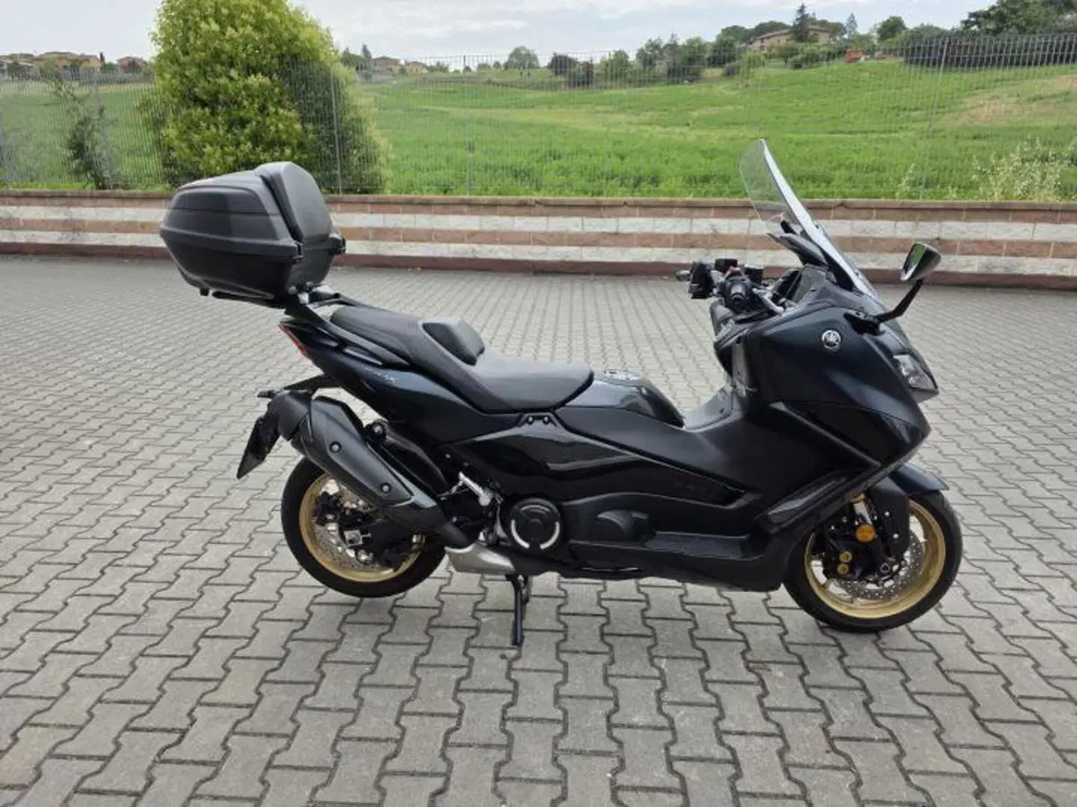 Yamaha T-Max 560 (2022 - 24) (3)
