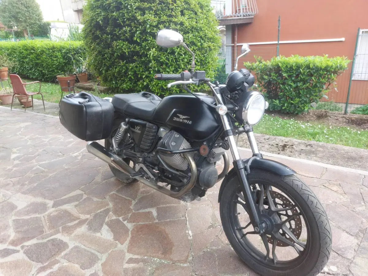 Moto Guzzi V7 Stone (2012 - 15) (2)
