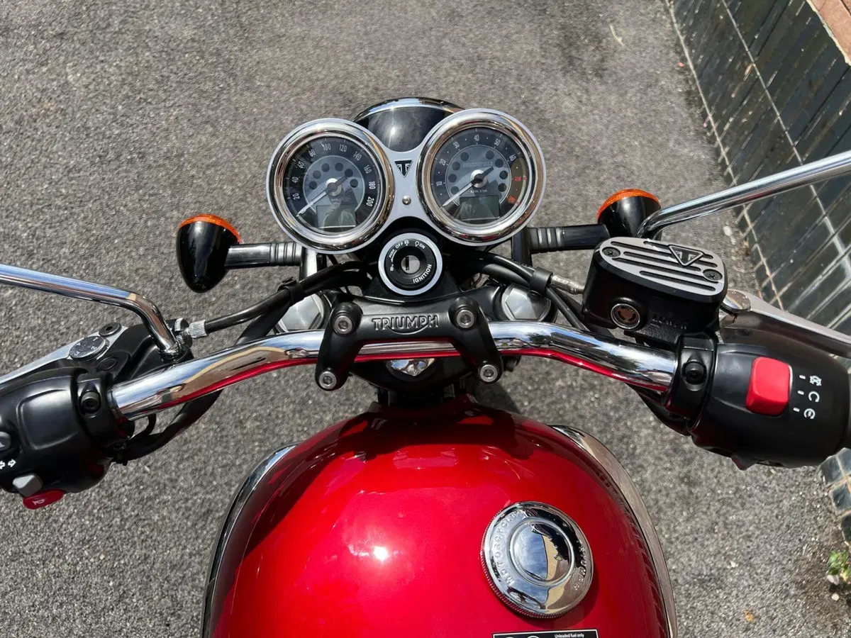 Triumph Bonneville T100 (2021 - 25) (13)