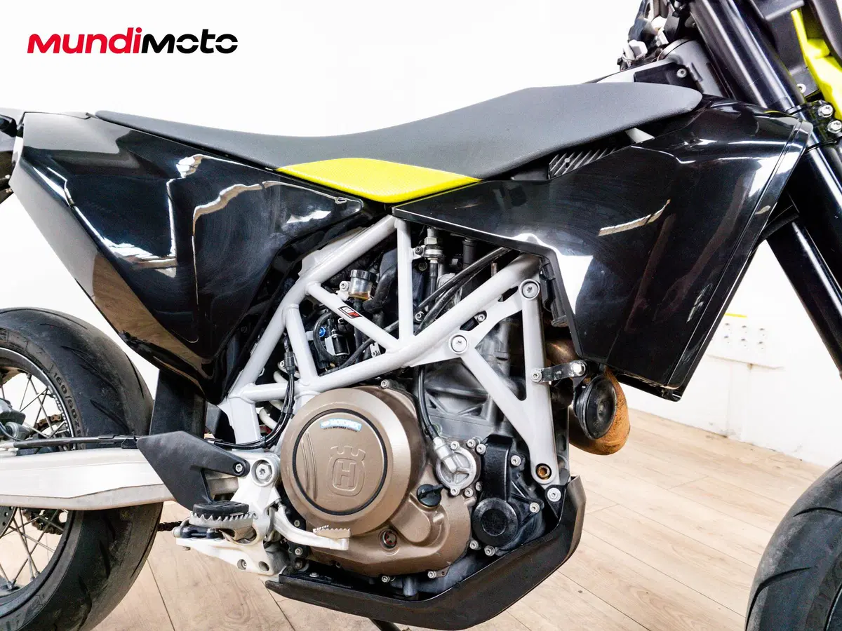 Husqvarna 701 Supermoto (2022) (5)