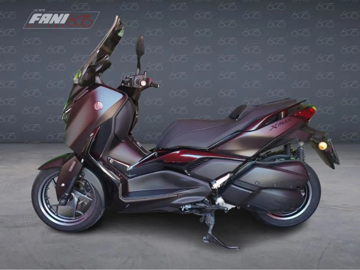 Yamaha X-Max 300 Tech Max (2025 - 26) (2)