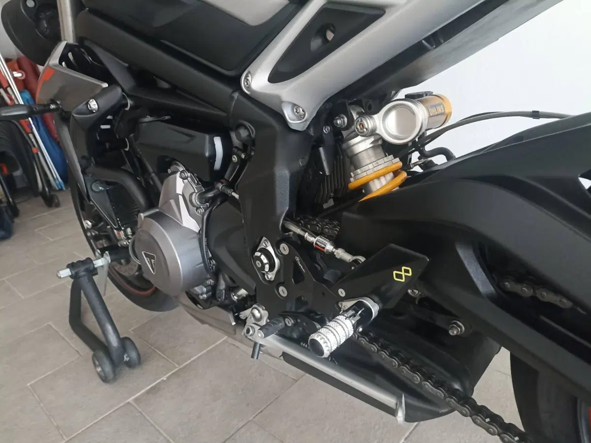 Triumph Street Triple RS (2017 - 19) (3)