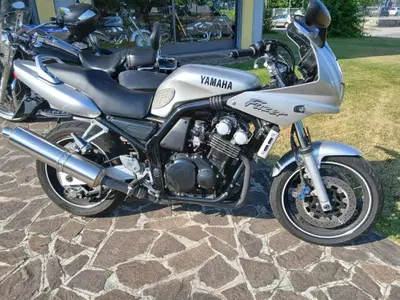 Yamaha FZS 600 Fazer S (2000 - 04) usata