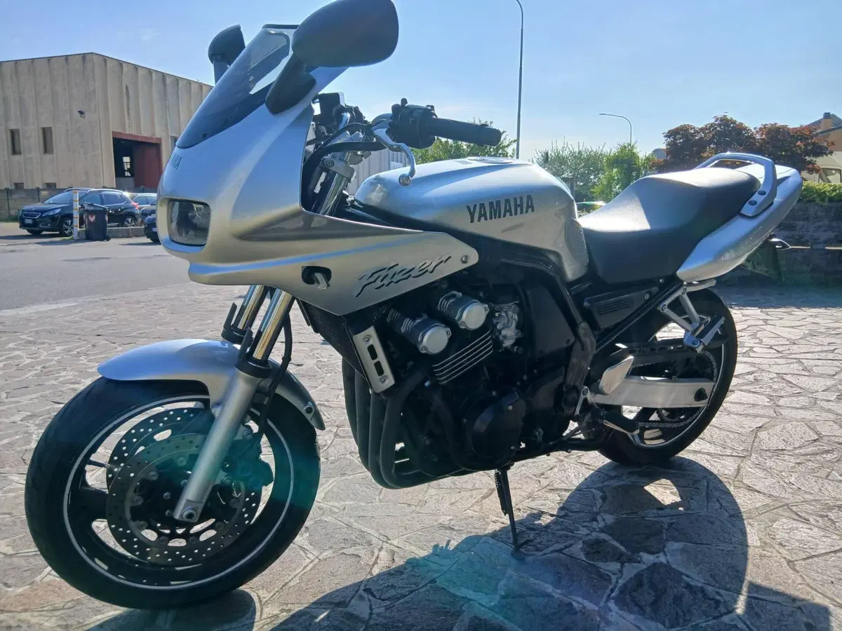 Yamaha FZS 600 Fazer S (2000 - 04) (2)