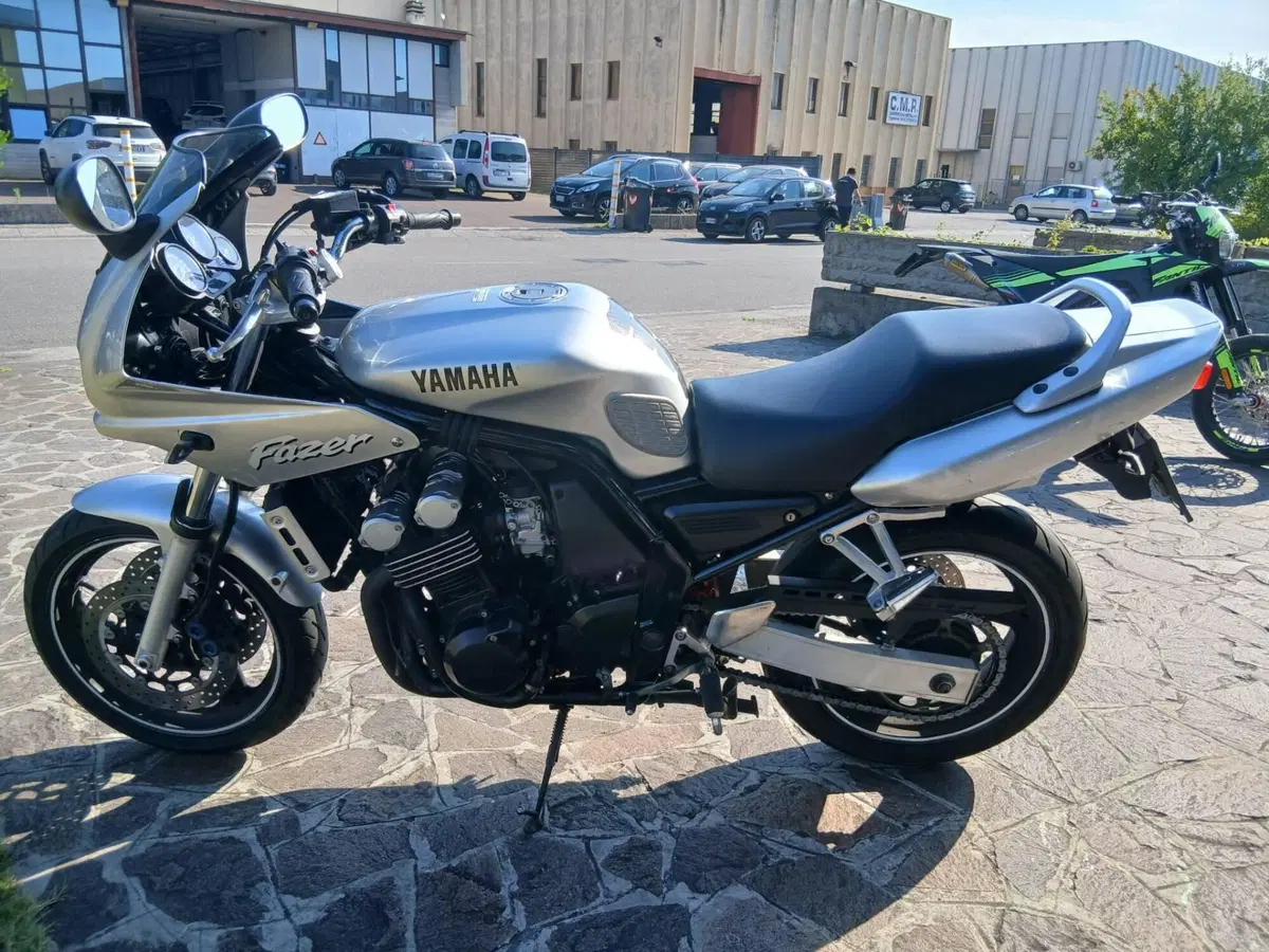 Yamaha FZS 600 Fazer S (2000 - 04) (3)