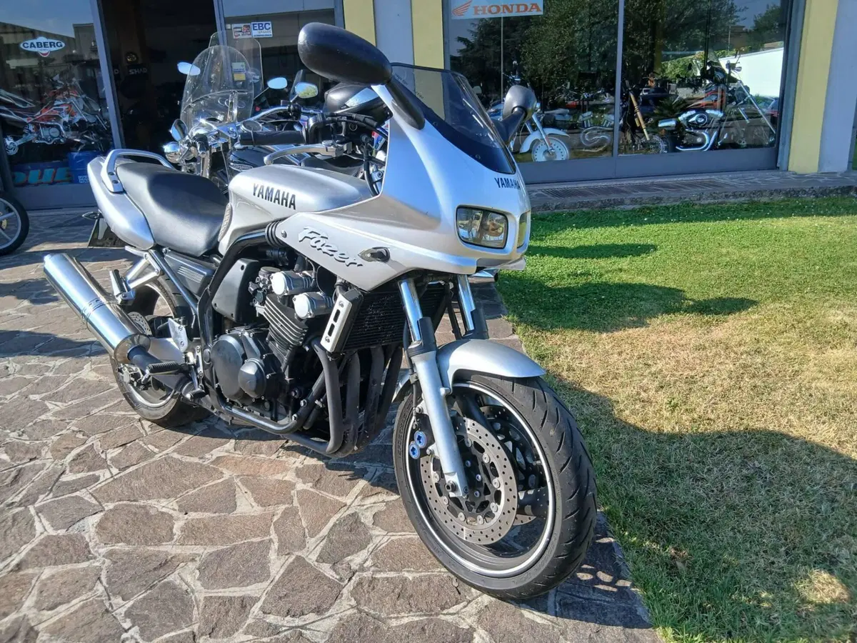 Yamaha FZS 600 Fazer S (2000 - 04) (4)