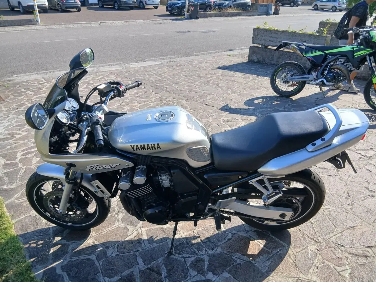 Yamaha FZS 600 Fazer S (2000 - 04) (5)