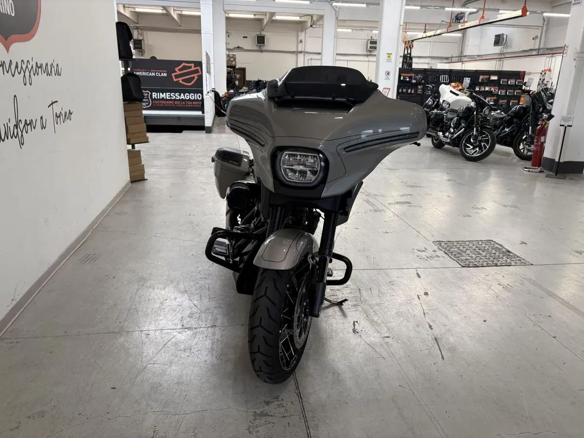 Harley-Davidson CVO Street Glide (2023) (3)