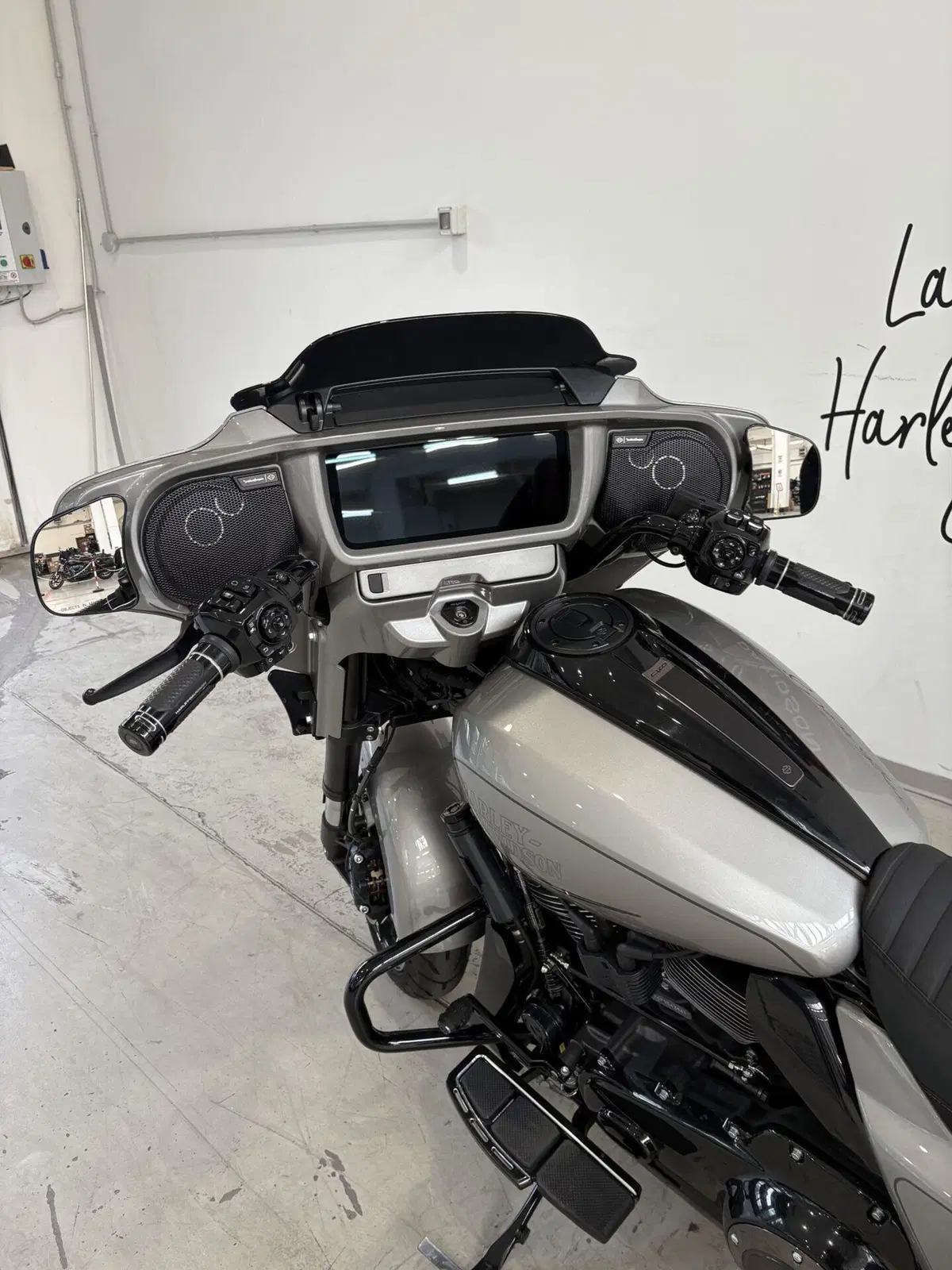 Harley-Davidson CVO Street Glide (2023) (6)