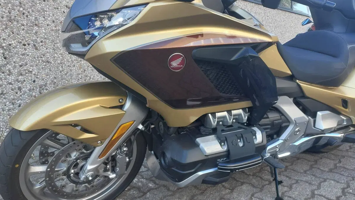 Honda GL 1800 Gold Wing Tour 50° Anniversario (2025 - 26) (2)