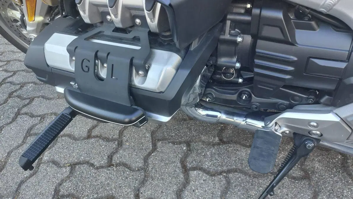 Honda GL 1800 Gold Wing Tour 50° Anniversario (2025 - 26) (6)