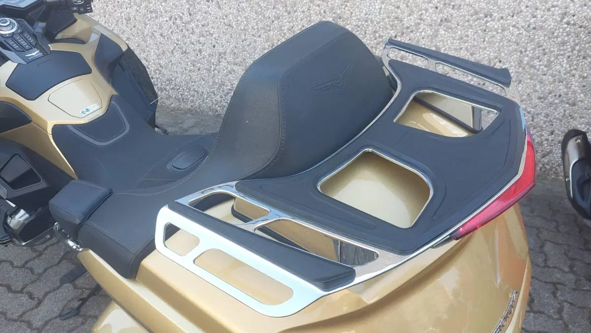 Honda GL 1800 Gold Wing Tour 50° Anniversario (2025 - 26) (8)