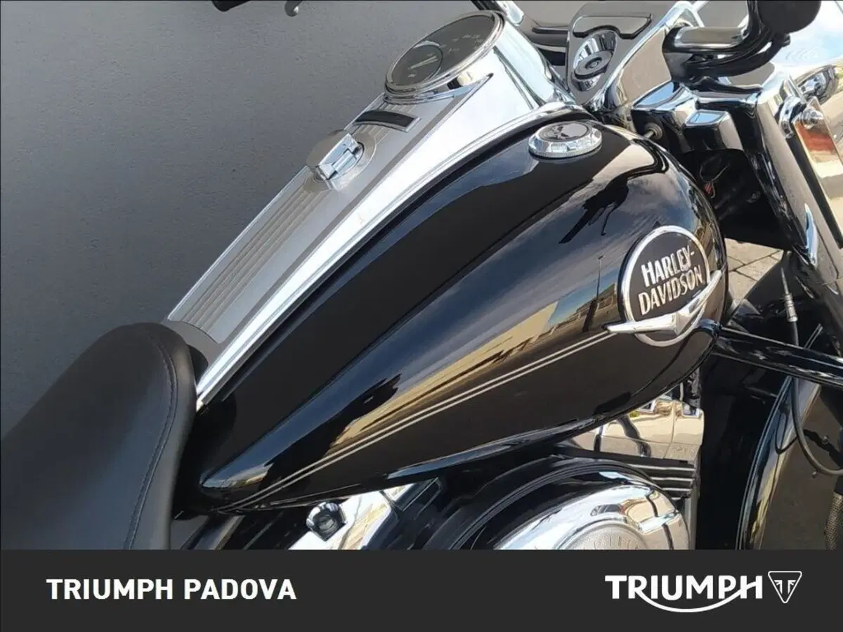 Harley-Davidson 1584 Road King Classic (2007 - 10) - FLHRC (4)