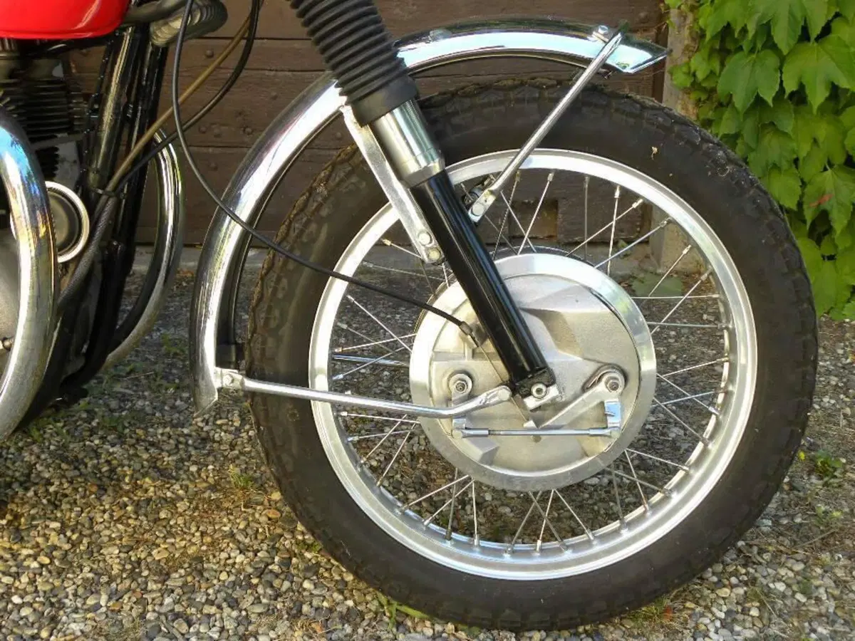 Bsa Spitfire 650 (10)