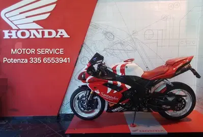 Yamaha YZF R1 (2009 - 11) usata
