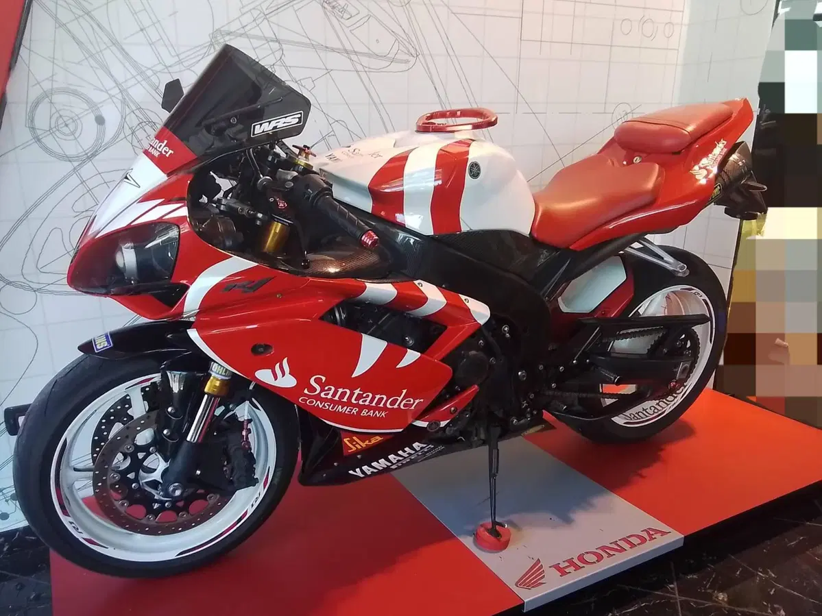 Yamaha YZF R1 (2009 - 11) (2)