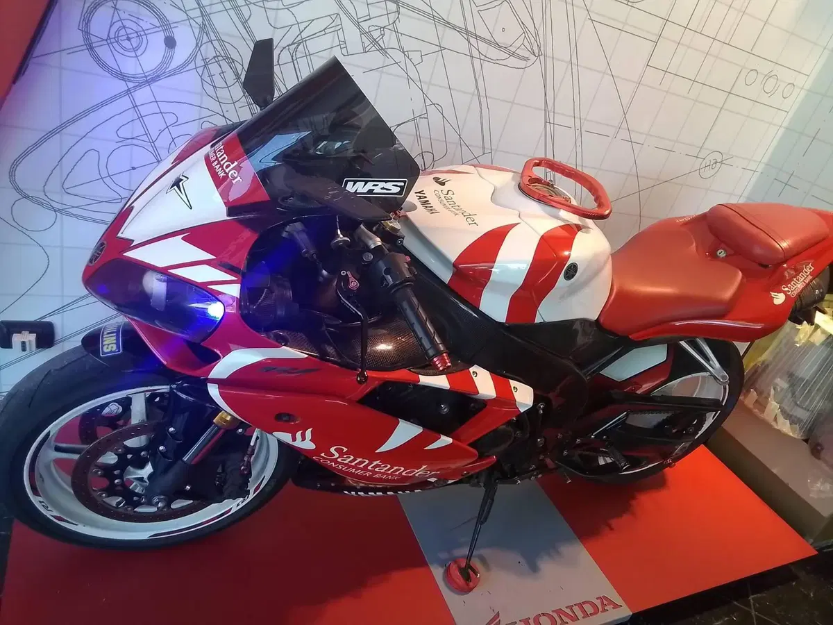 Yamaha YZF R1 (2009 - 11) (9)