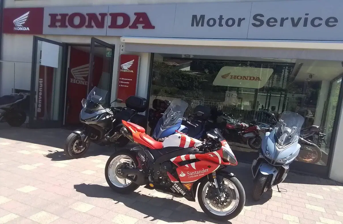 Yamaha YZF R1 (2009 - 11) (12)