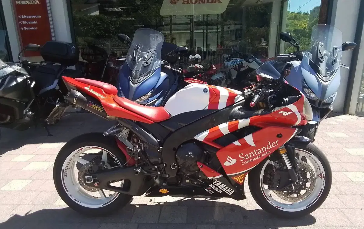 Yamaha YZF R1 (2009 - 11) (4)