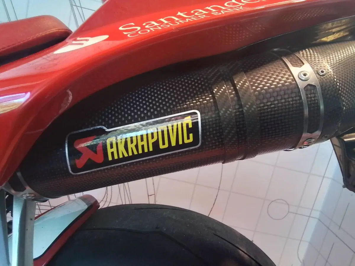 Yamaha YZF R1 (2009 - 11) (13)