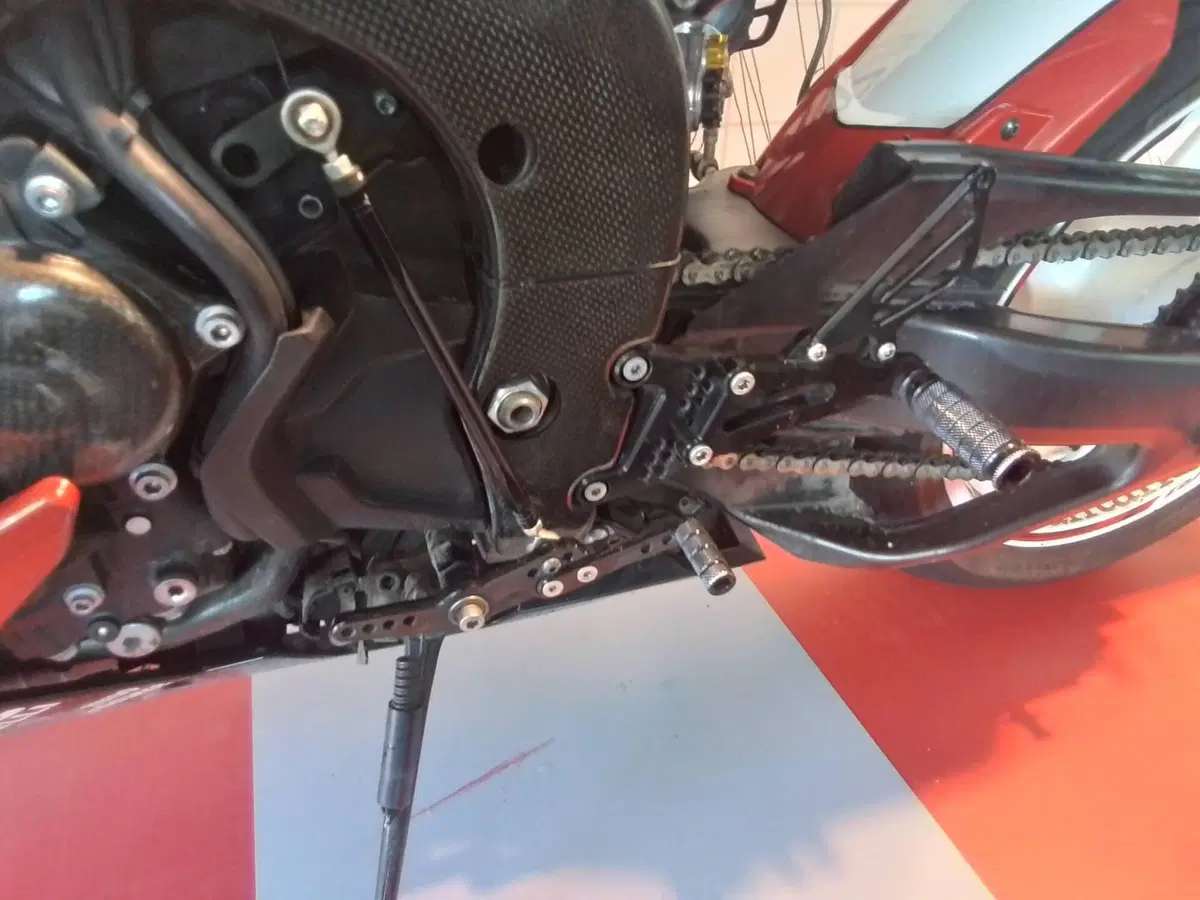 Yamaha YZF R1 (2009 - 11) (14)