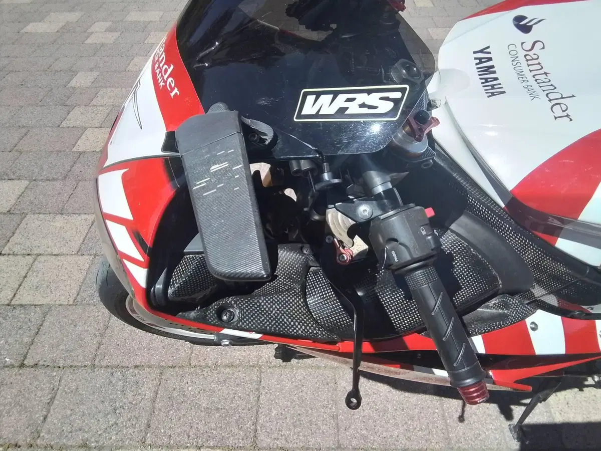 Yamaha YZF R1 (2009 - 11) (19)