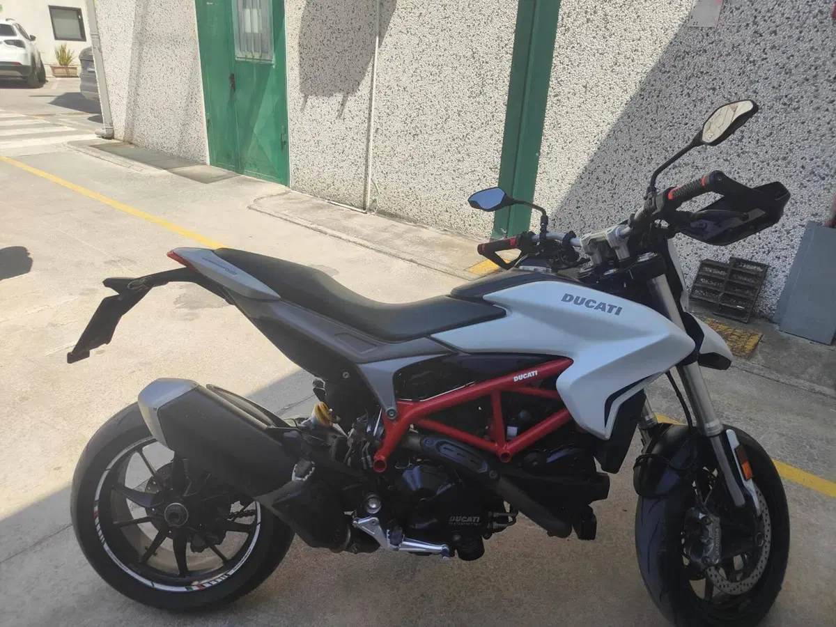 Ducati Hypermotard 939 (2016 - 18) (3)