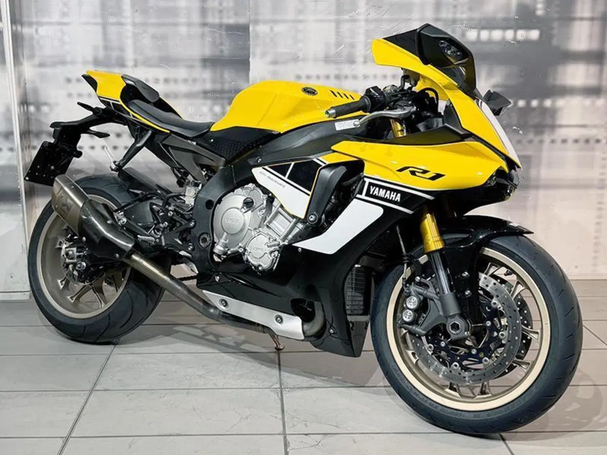 Yamaha YZF R1 60th Anniversary (2015 - 16)