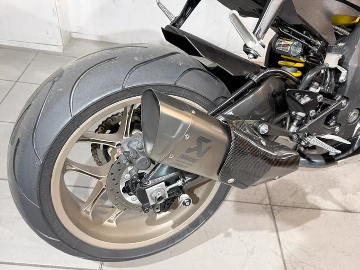 Yamaha YZF R1 60th Anniversary (2015 - 16) (5)