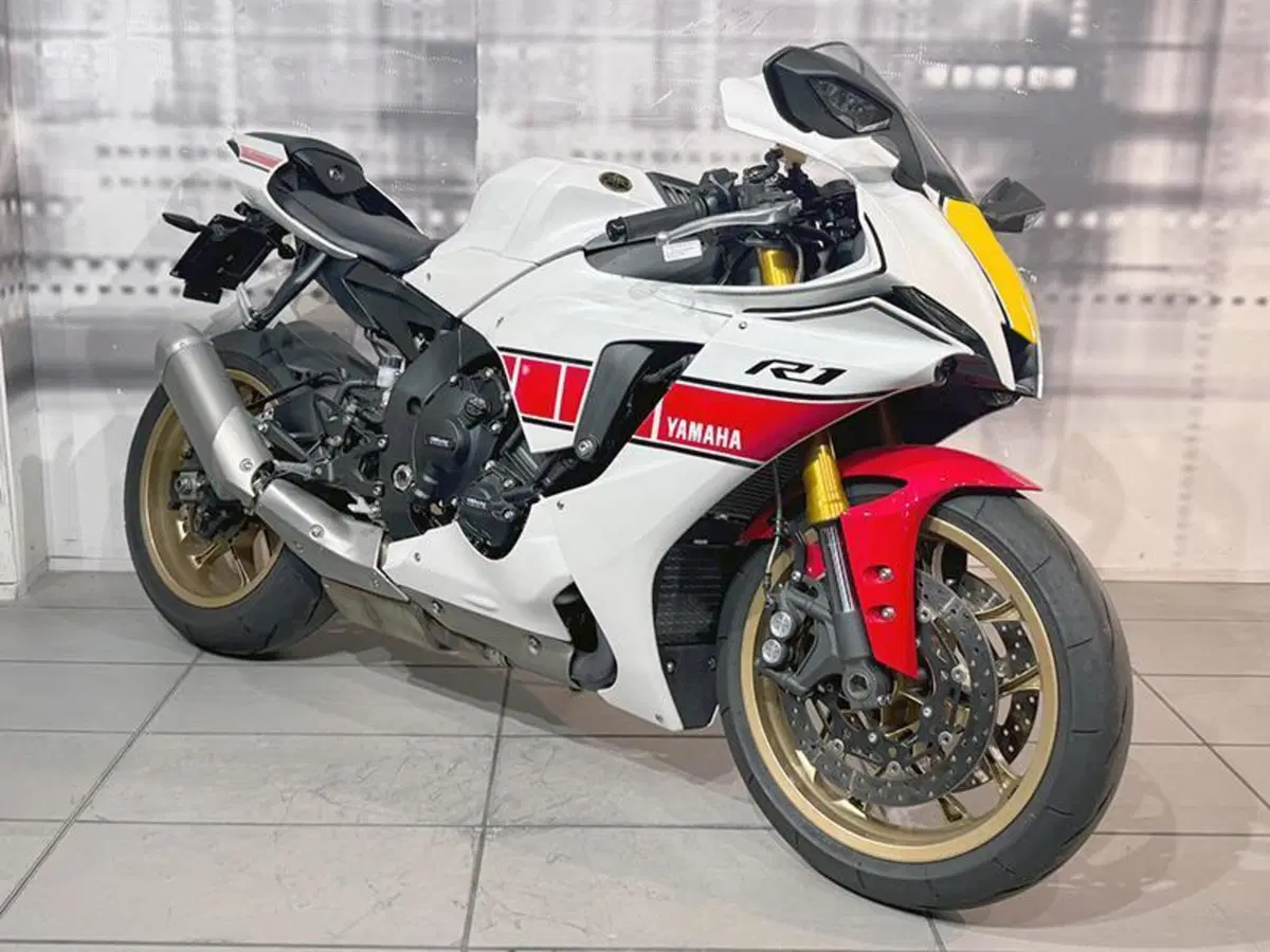 Yamaha YZF R1 World GP 60th Anniversary (2022 - 23)