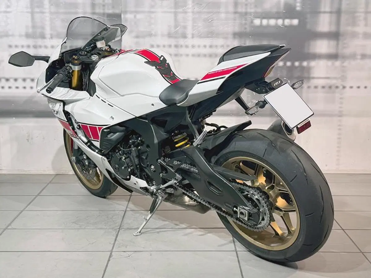 Yamaha YZF R1 World GP 60th Anniversary (2022 - 23) (2)