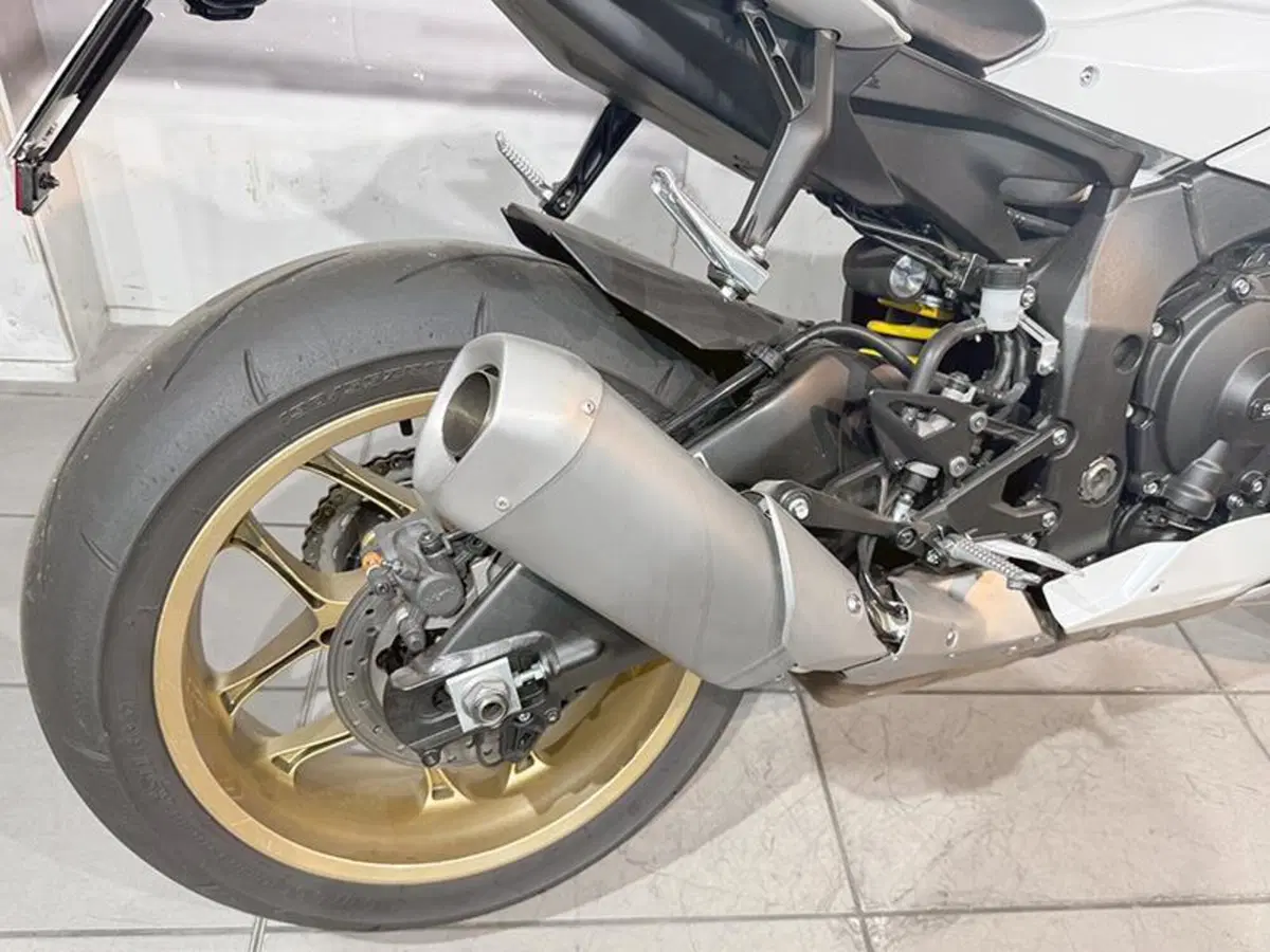 Yamaha YZF R1 World GP 60th Anniversary (2022 - 23) (4)