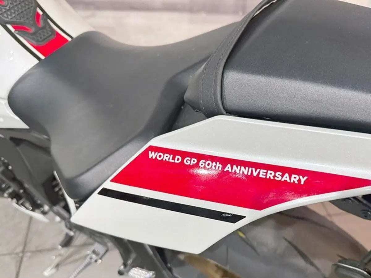 Yamaha YZF R1 World GP 60th Anniversary (2022 - 23) (5)