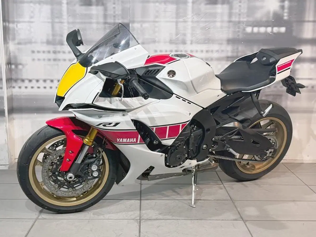 Yamaha YZF R1 World GP 60th Anniversary (2022 - 23) (7)