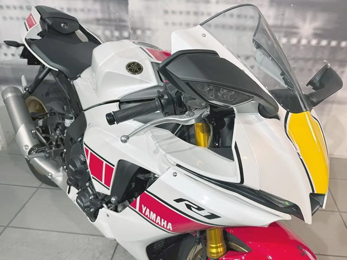 Yamaha YZF R1 World GP 60th Anniversary (2022 - 23) (9)