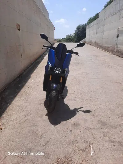 Seat M&Oacute; 125 Performance (2022 - 26) usata a Bari