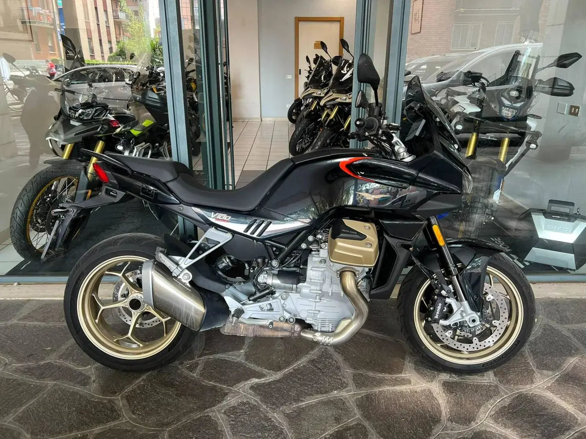 Moto Guzzi V100 Mandello (2022 - 24)