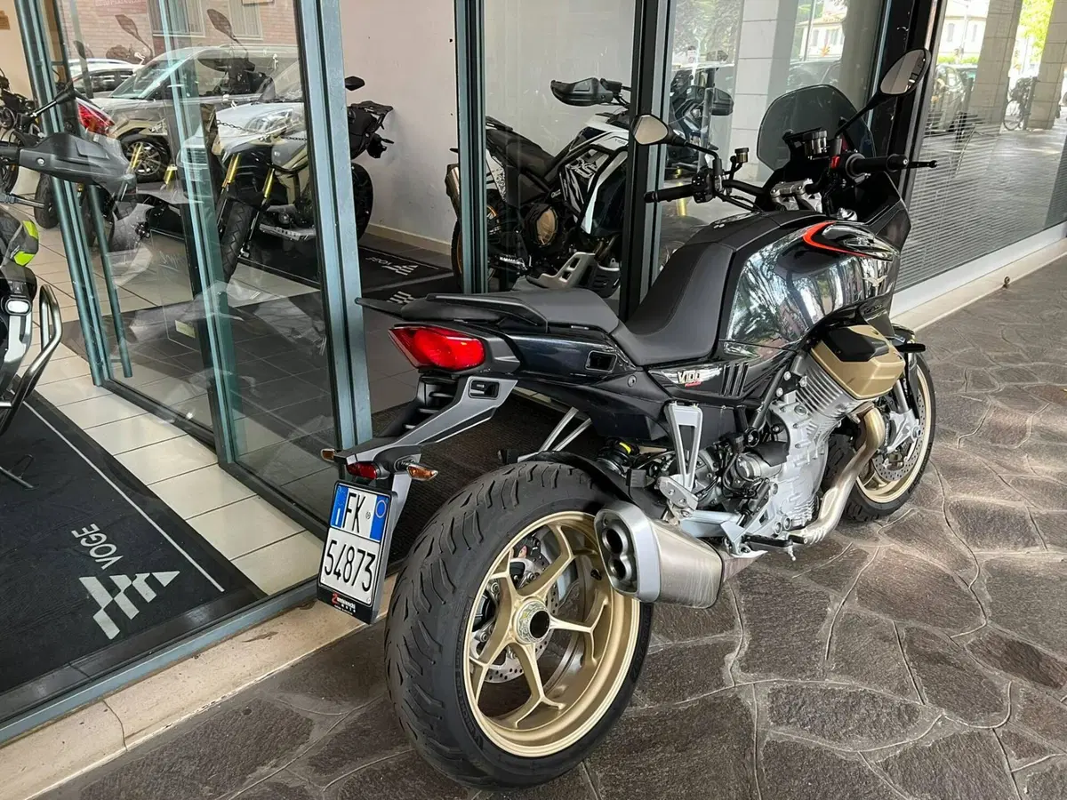 Moto Guzzi V100 Mandello (2022 - 24) (3)