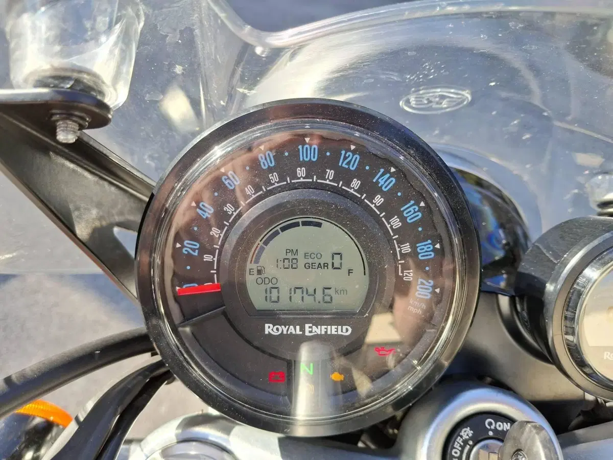 Royal Enfield Super Meteor 650 (2023 - 26) (3)