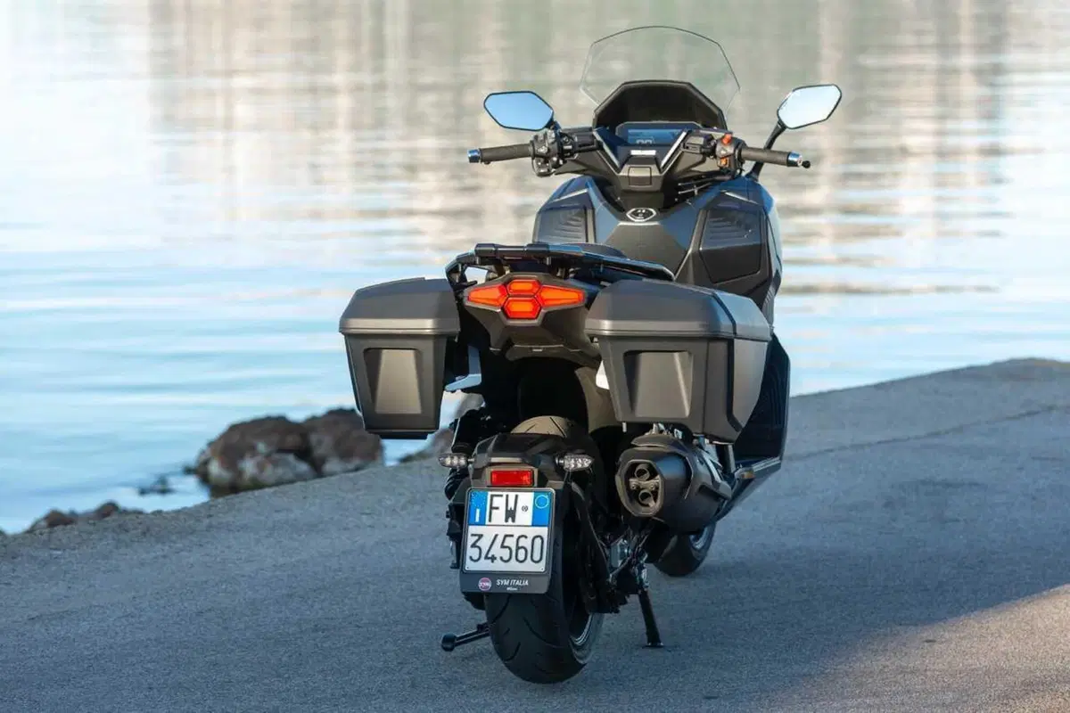 SYM TTLBT: la moto da viaggio che si finge scooter (o forse il contrario) [VIDEO] (6)