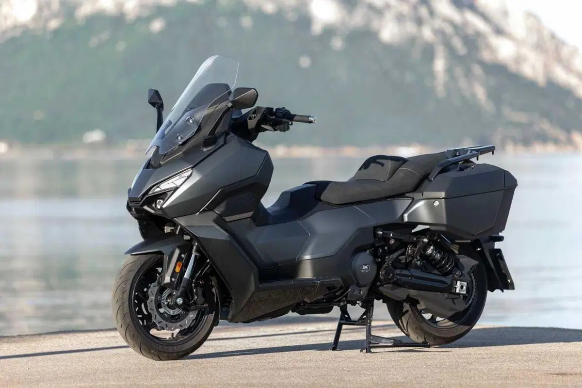 SYM TTLBT: la moto da viaggio che si finge scooter (o forse il contrario) [VIDEO] (5)