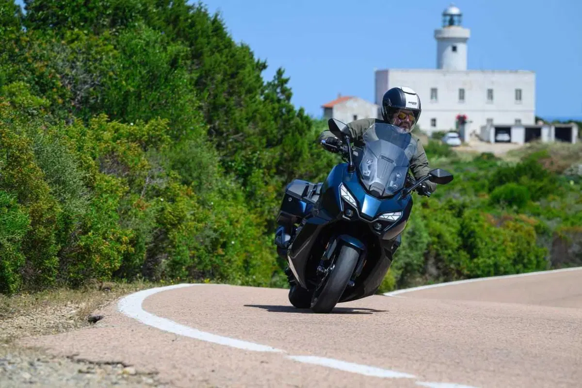 SYM TTLBT: la moto da viaggio che si finge scooter (o forse il contrario) [VIDEO] (10)